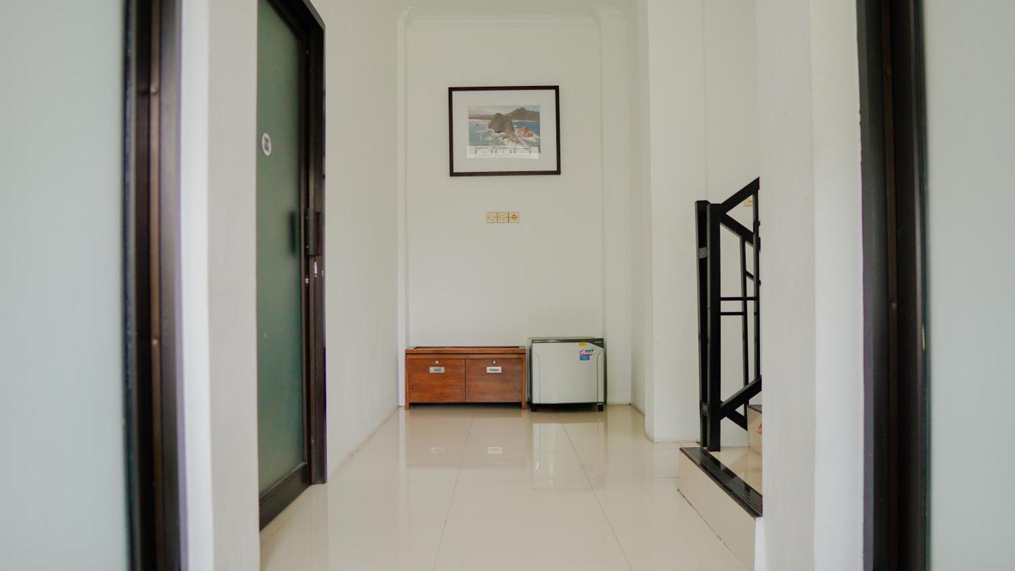 Dormitory Tourism Sritanjung Banyuwangi By Gajahsora Management 外观 照片