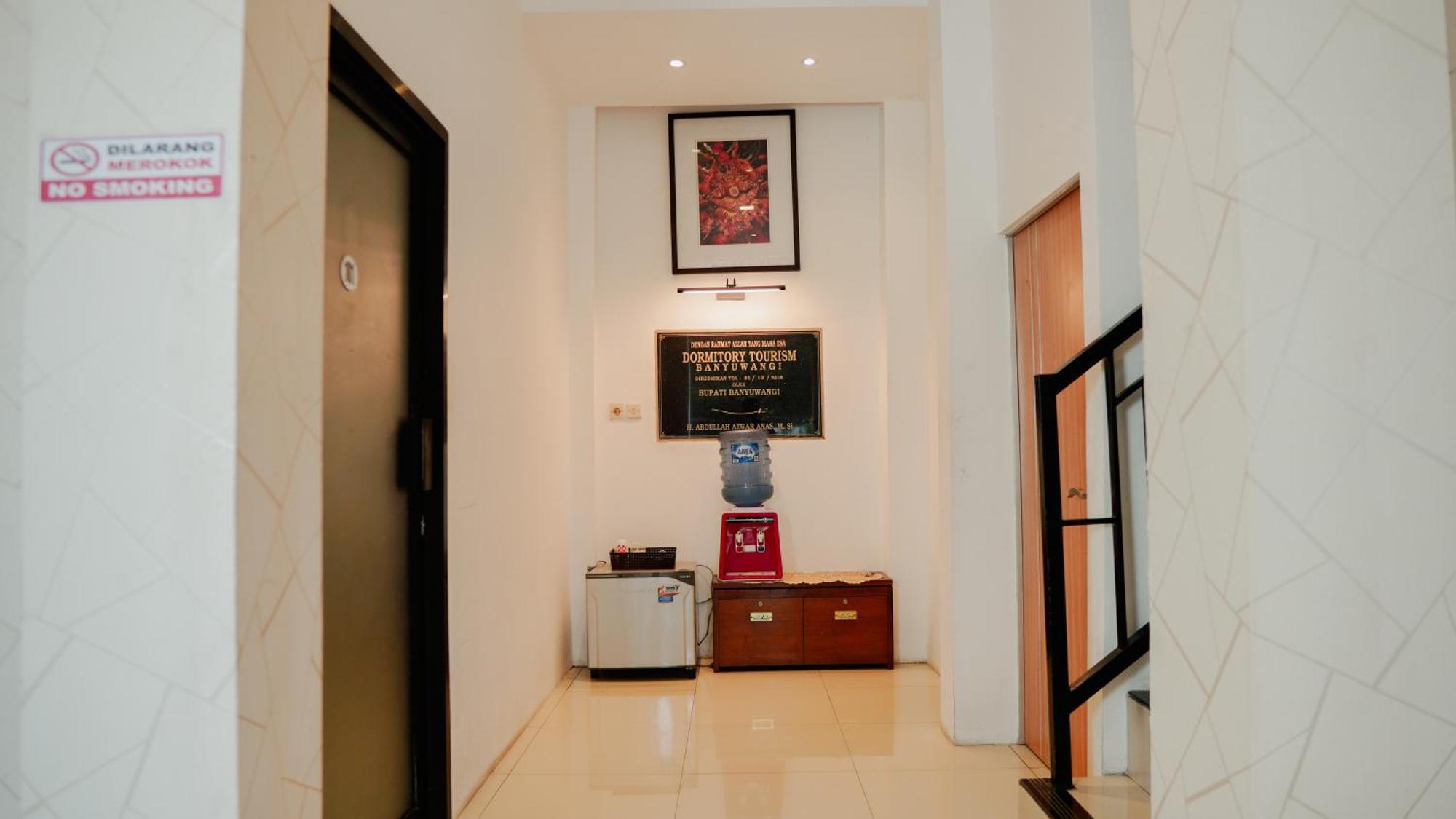 Dormitory Tourism Sritanjung Banyuwangi By Gajahsora Management 外观 照片