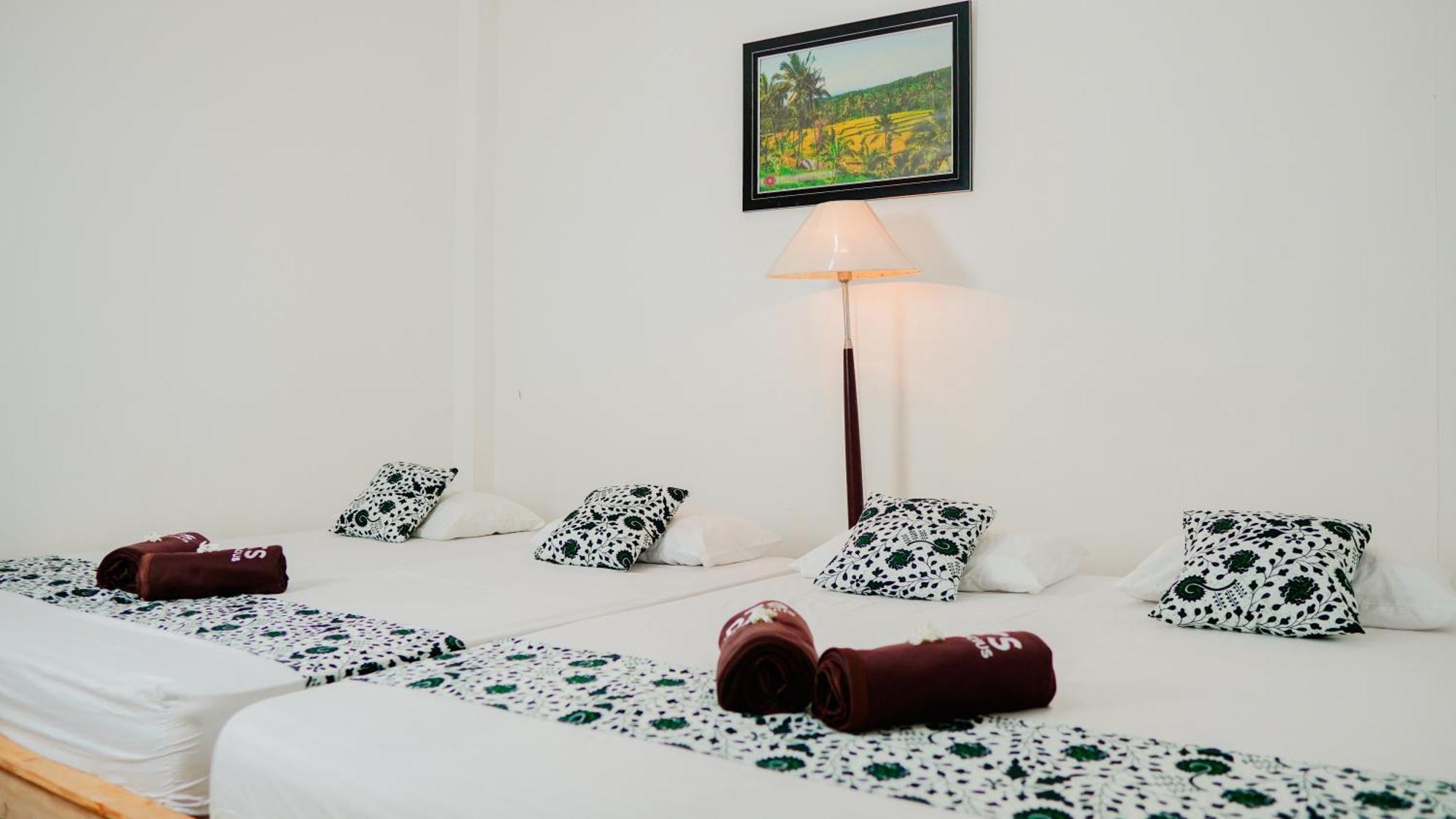 Dormitory Tourism Sritanjung Banyuwangi By Gajahsora Management 外观 照片