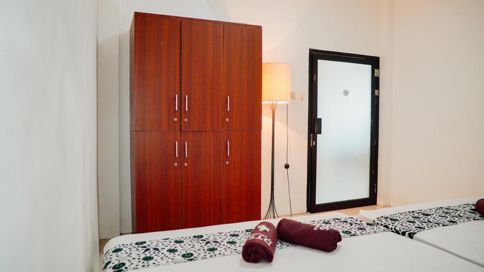 Dormitory Tourism Sritanjung Banyuwangi By Gajahsora Management 外观 照片