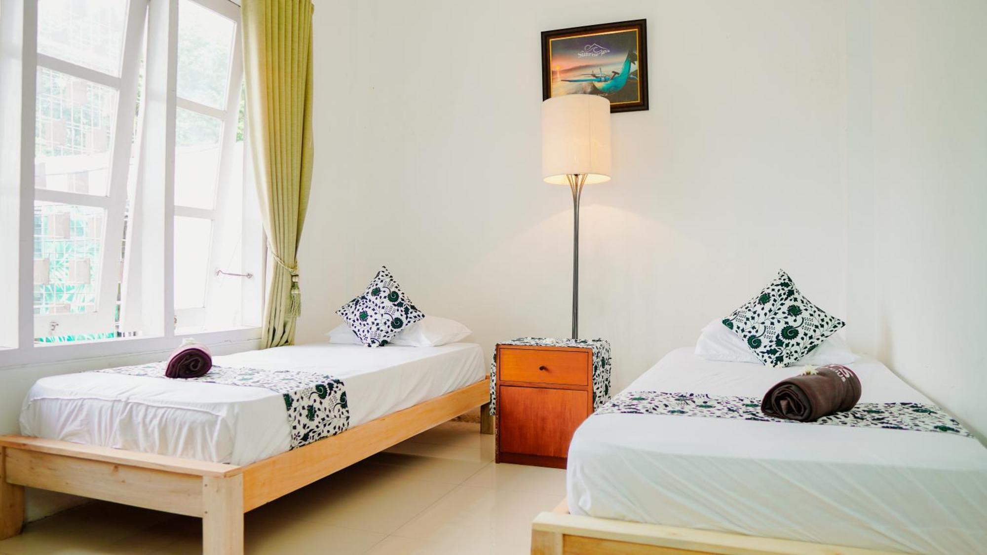 Dormitory Tourism Sritanjung Banyuwangi By Gajahsora Management 外观 照片