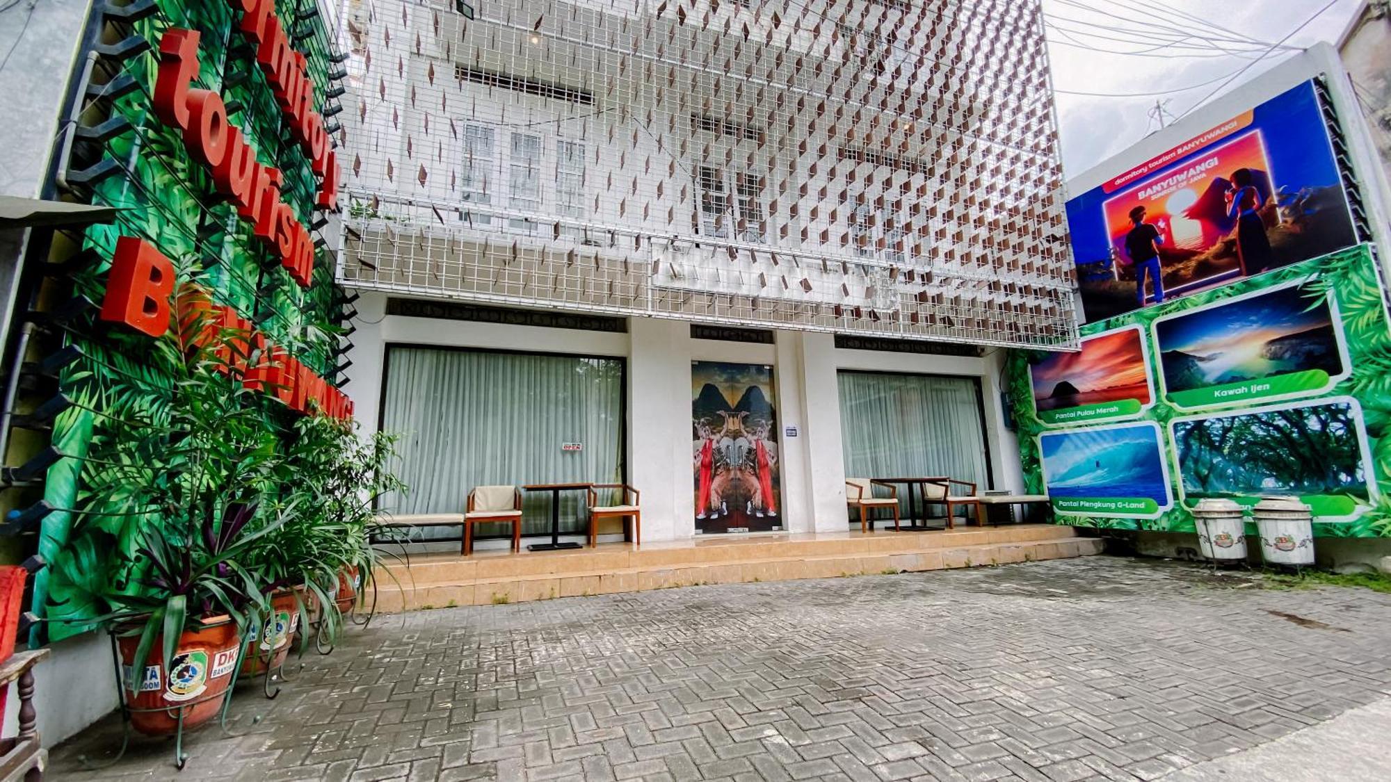Dormitory Tourism Sritanjung Banyuwangi By Gajahsora Management 外观 照片