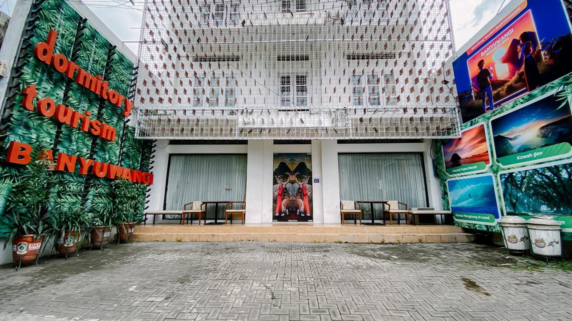 Dormitory Tourism Sritanjung Banyuwangi By Gajahsora Management 外观 照片